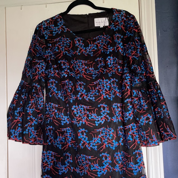 BNWT NICOLE MILLER LACE BELL SLEEVE SHEATH DRESS - Picture 4 of 6